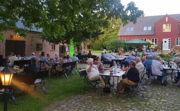 Fest des Neuen Brotes 11 Uhr Hof-Gottesdienst; Musik: Raik Flotow